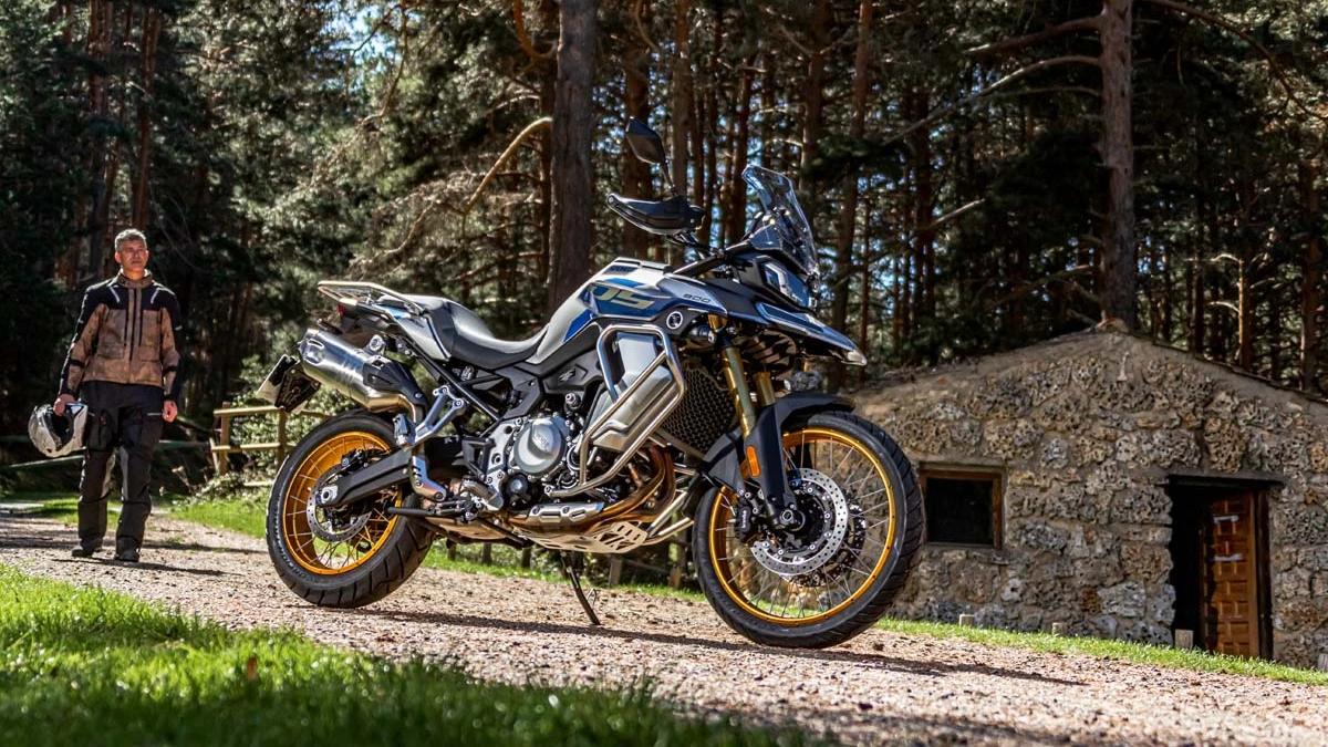 Voge 900DSX